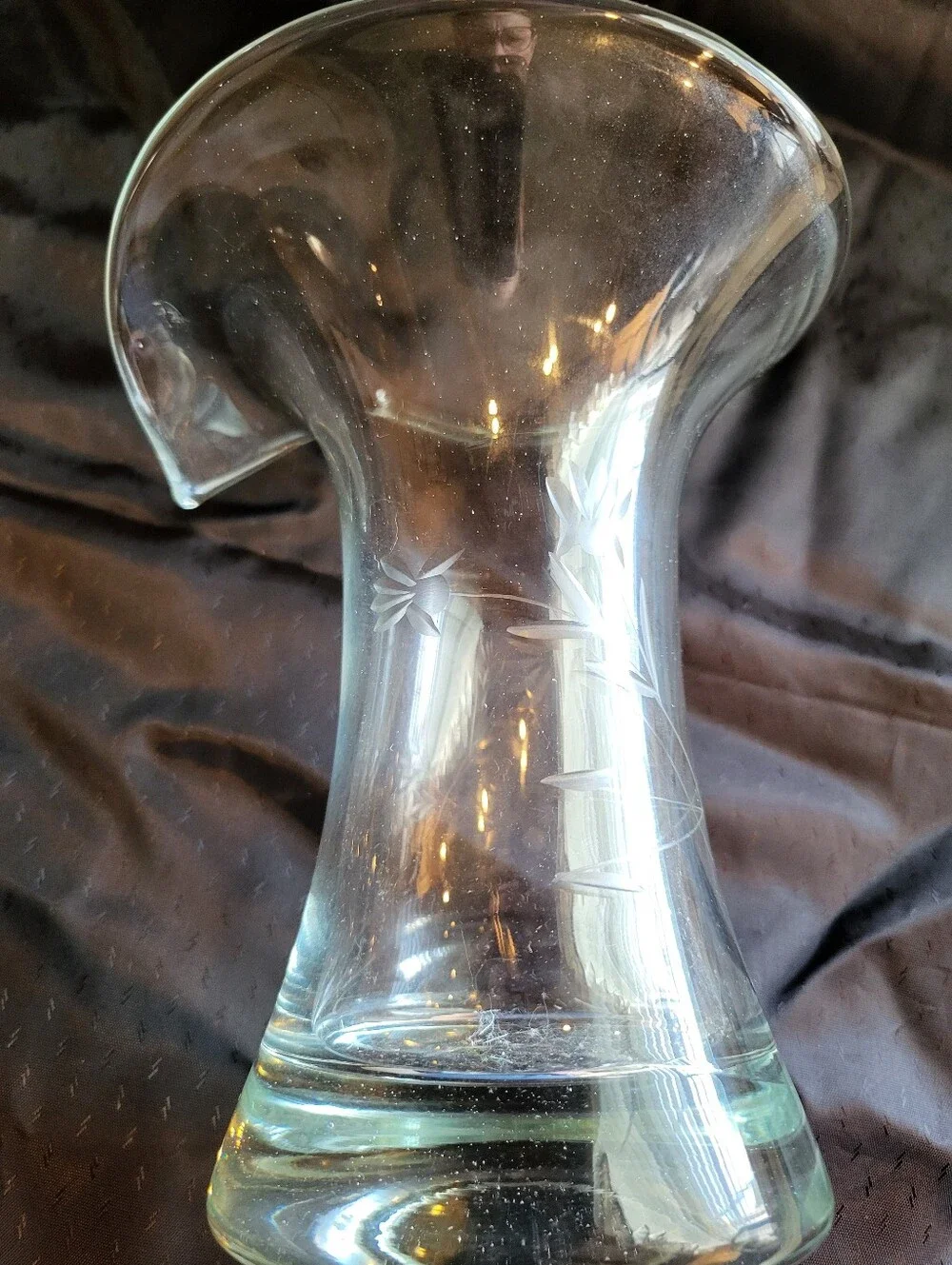 VTG. 7 x 5.5 Across Split And Folded Top Clear Etched Floral Glass Bud Vase - Picture 5 of 12